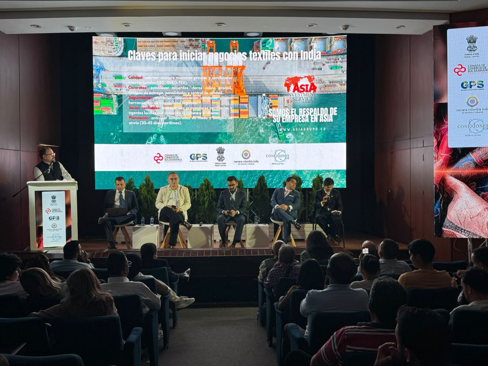 Liderando la Agenda Práctica en el Foro de Negocios India-Bucaramanga