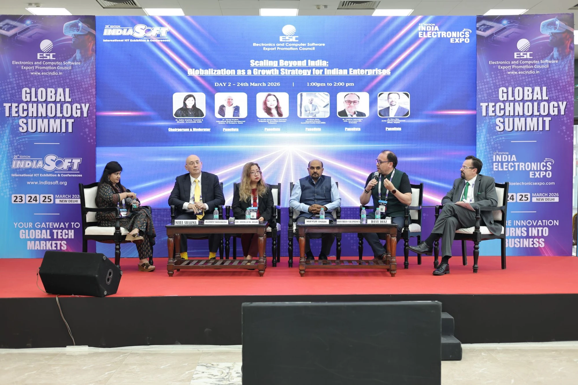Panel Scaling Beyond India en el Global Technology Summit de Indiasoft 2026, con Cristhian Salamanca de Conexiones B2B
