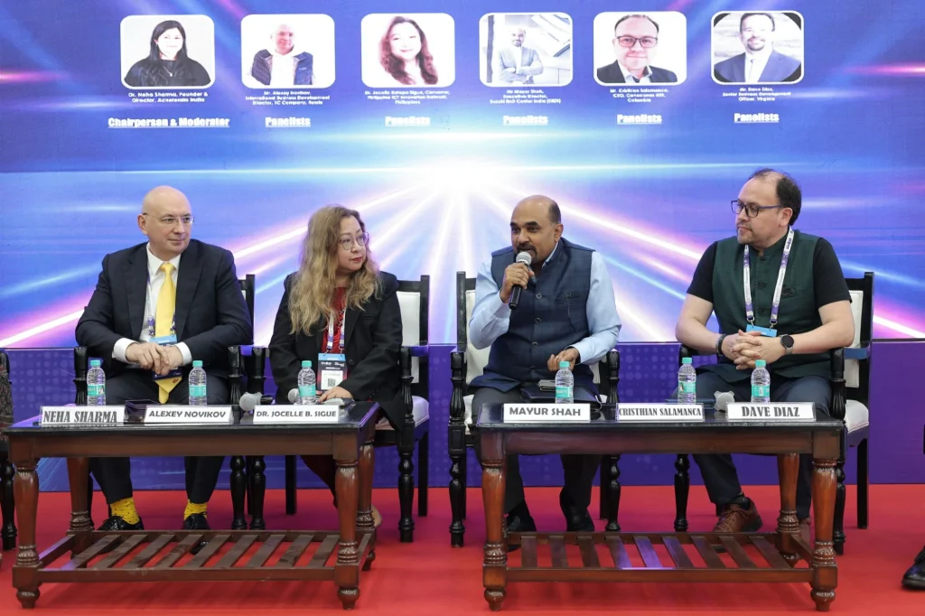 Alexey Novikov, Jocelle Batapa-Sigue, Mayur Shah y Cristhian Salamanca en el panel del Global Technology Summit