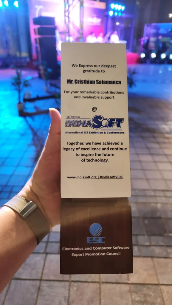 Reconocimiento del ESC a Cristhian Salamanca por sus contribuciones a Indiasoft 2026