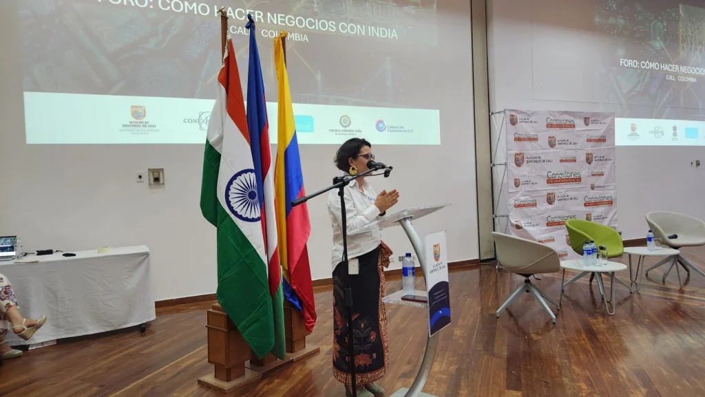Instalación del foro Cómo hacer negocios con la India en Cali