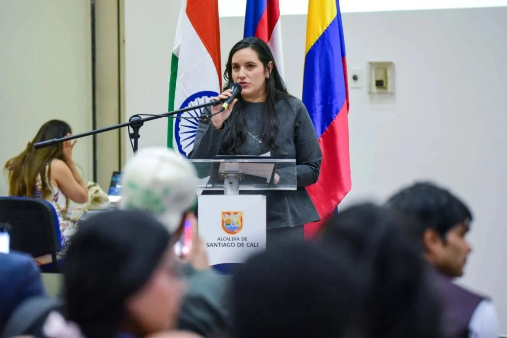 Intervención ante los asistentes del foro de negocios con la India en Cali