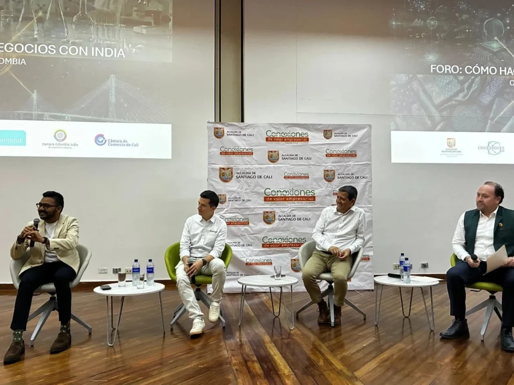 Panel con Mohit Nahar, Steve Ramírez, Mauricio Chaves y Cristhian Salamanca en Cali
