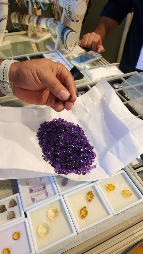 Piedras de color, directamente del fabricante – IGJS Jaipur 2026