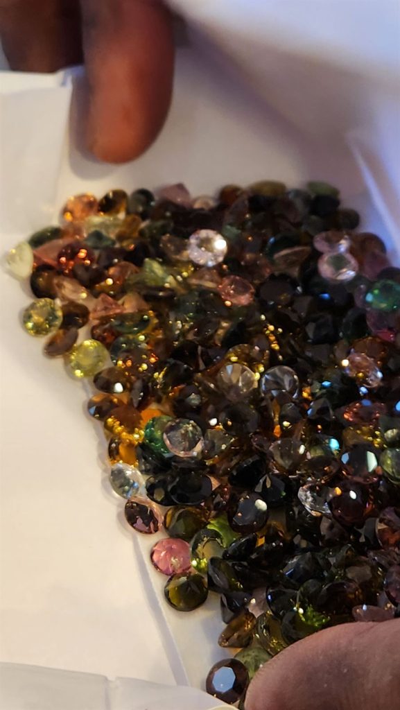 Variedad de piedras preciosas de color – IGJS Jaipur 2026